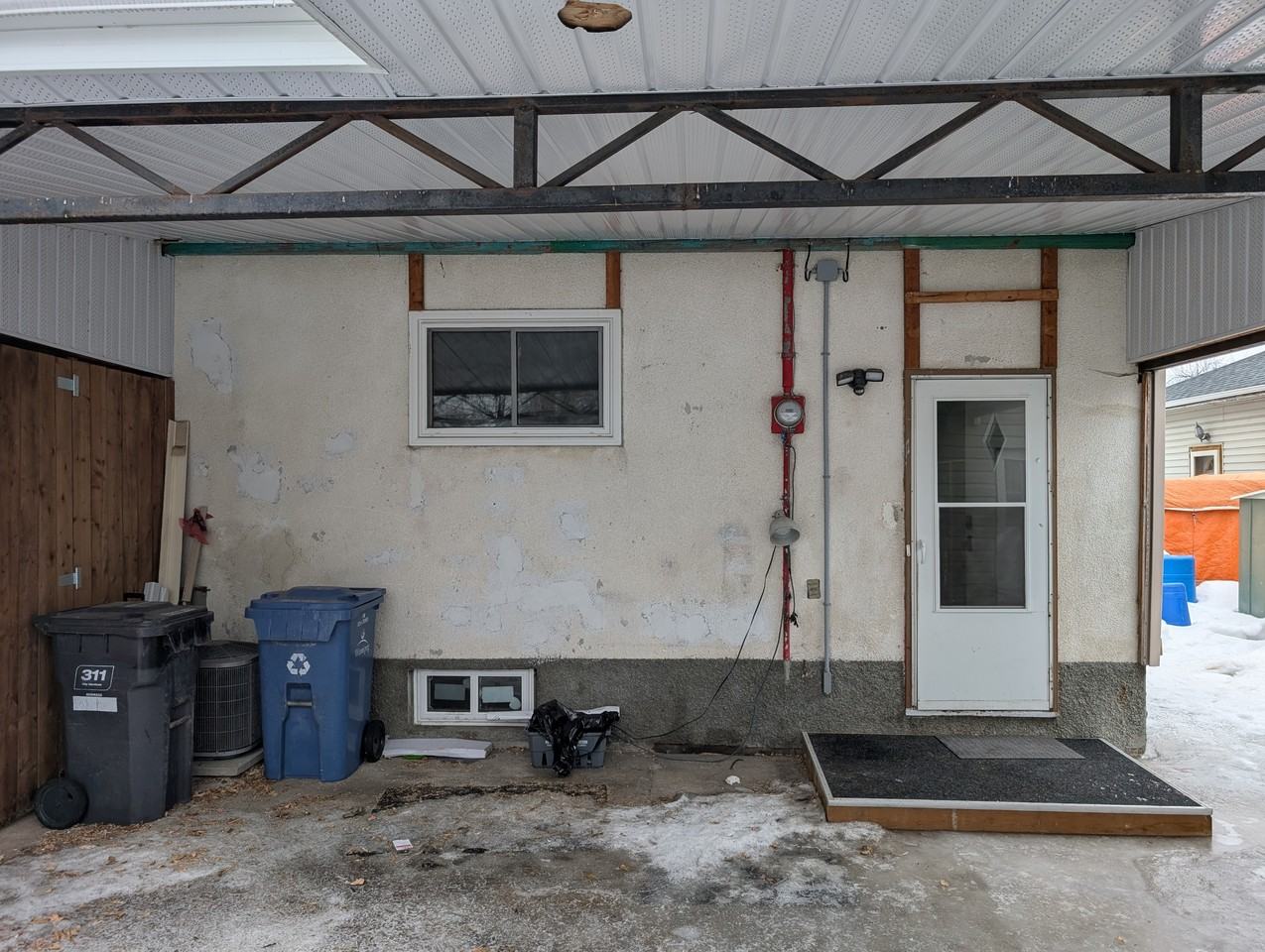 1421 Ross Ave W #1 - Photo 2 of 9