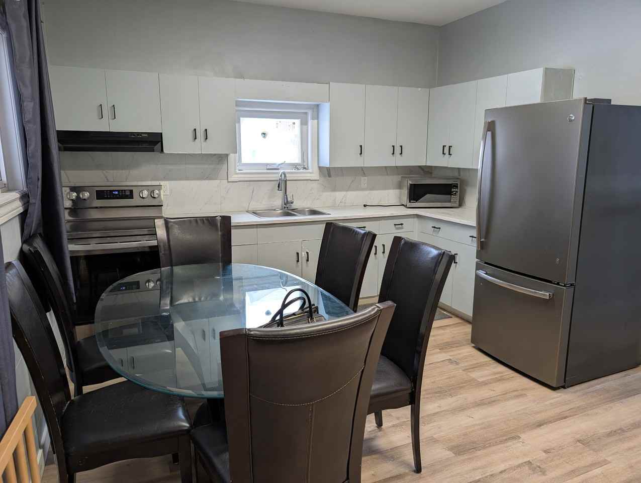 1421 Ross Ave W #1 - Photo 6 of 9