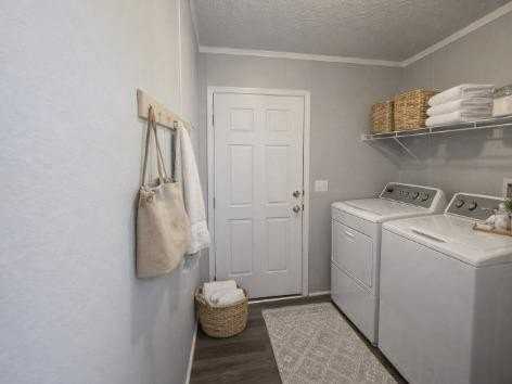 77 Hollywood Dr #183 - Photo 4 of 7