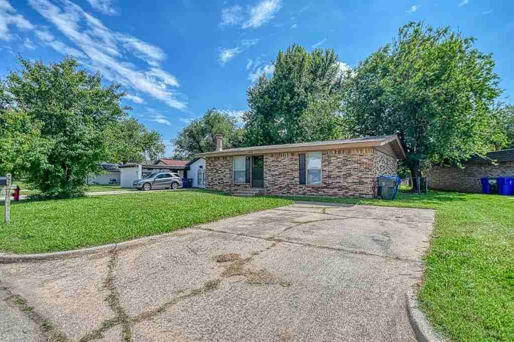 2264 Donna Dr Unit 1/2 - Photo 2 of 20