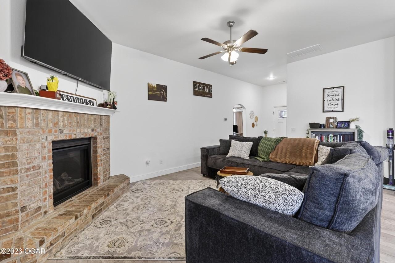 342 Swaden Ln - Photo 7 of 39