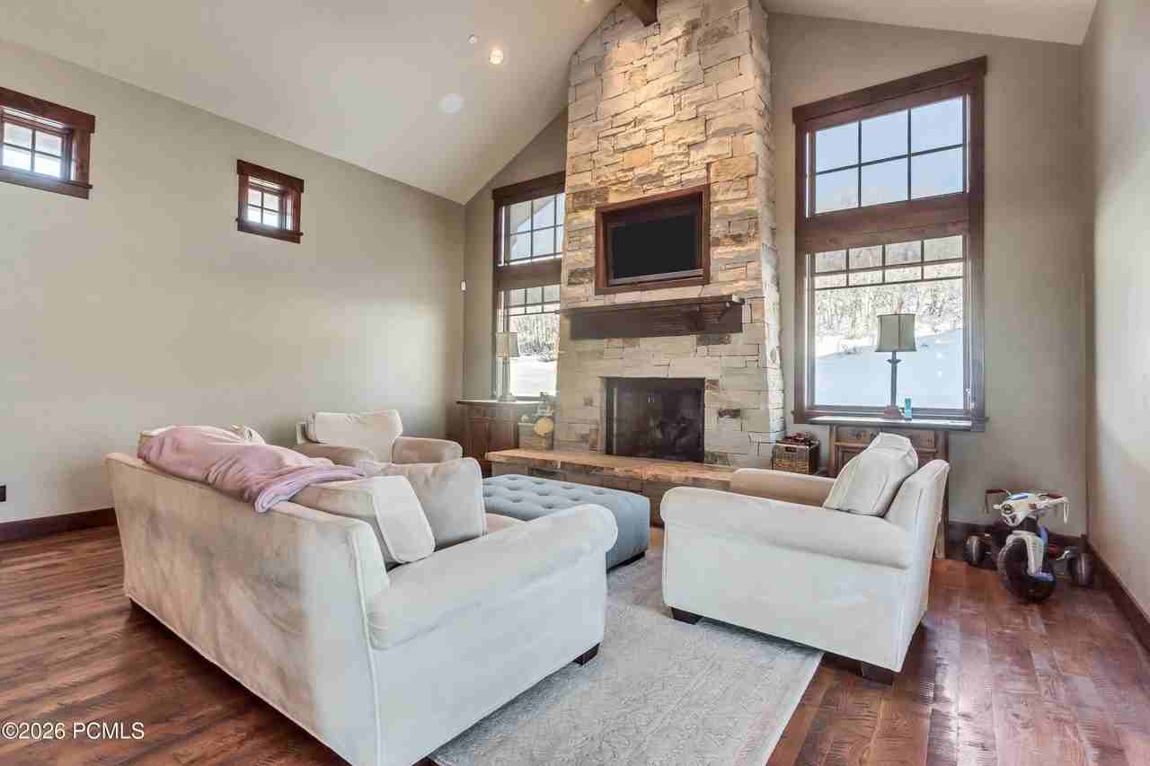 8235 Sunrise Loop - Photo 6 of 40