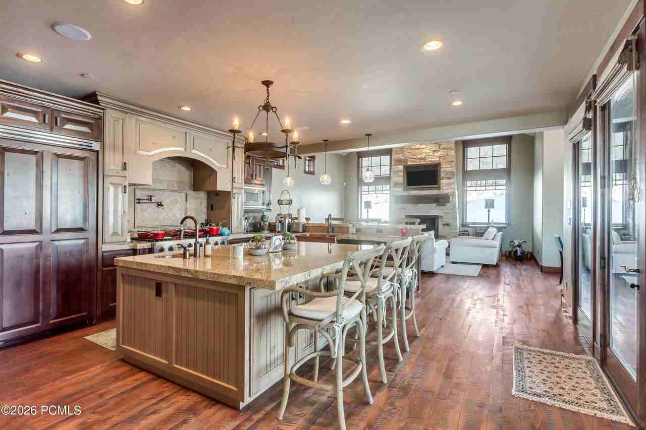 8235 Sunrise Loop - Photo 7 of 40