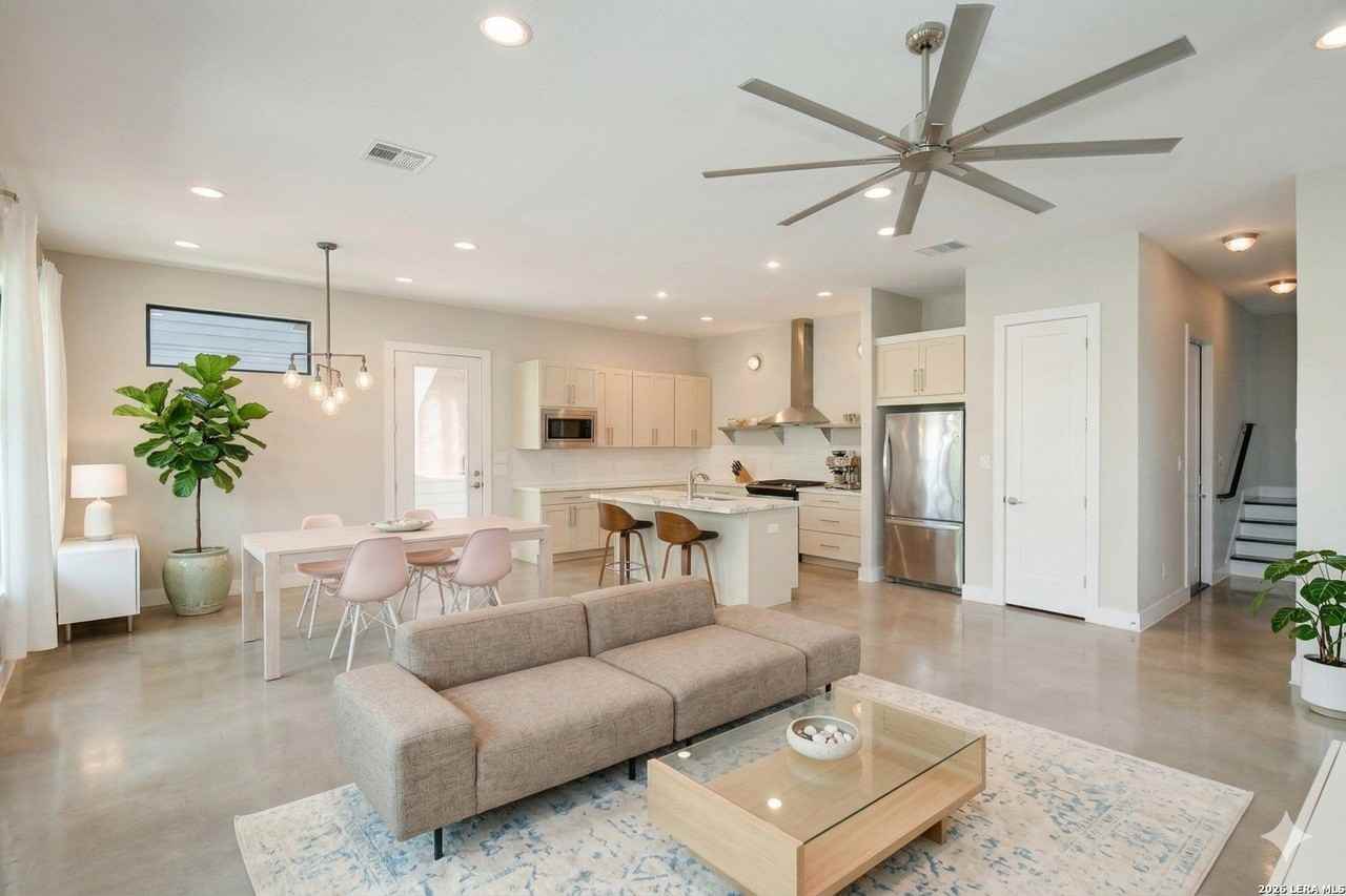 203 Nogalitos St #12 - Photo 3 of 31