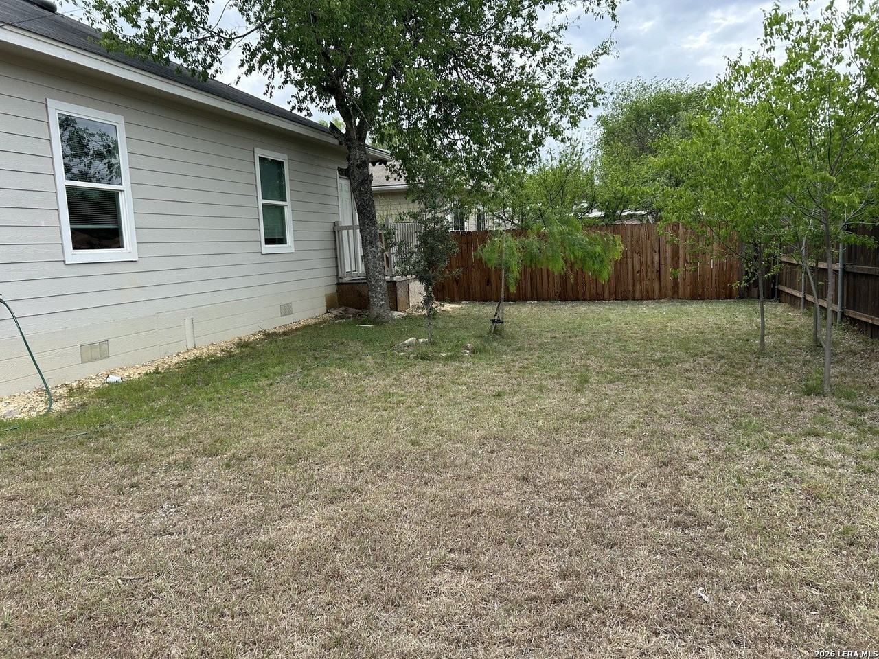 8103 Airlift Ave - Photo 3 of 23