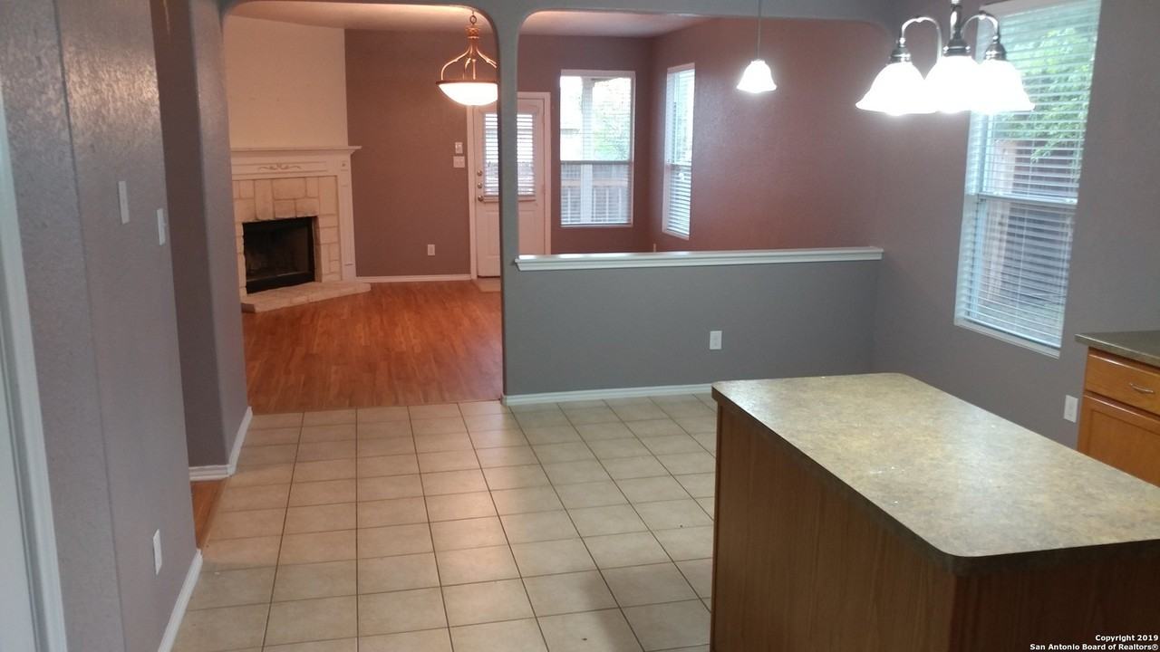 7710 Paraiso Cir - Photo 7 of 33