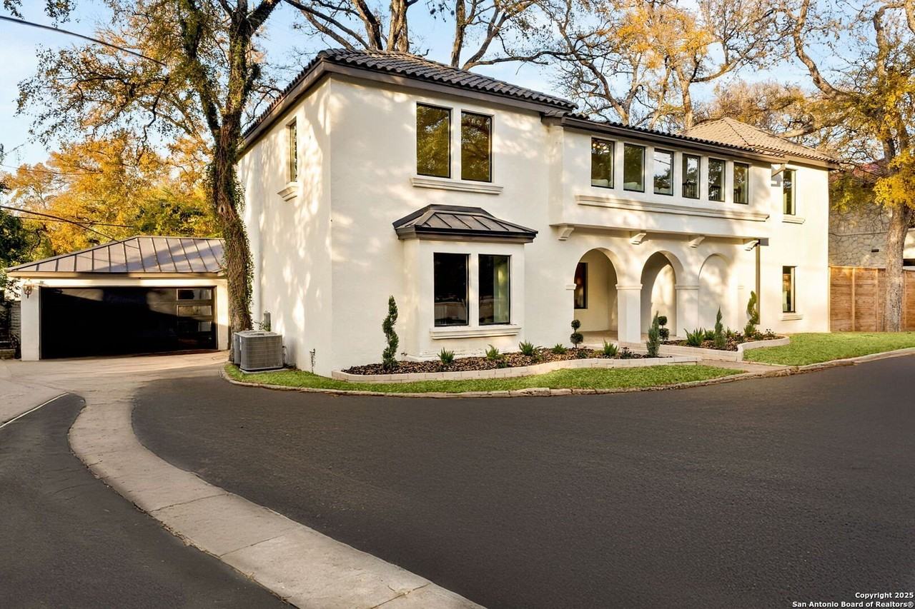 417 E Hildebrand Ave - Photo 2 of 33