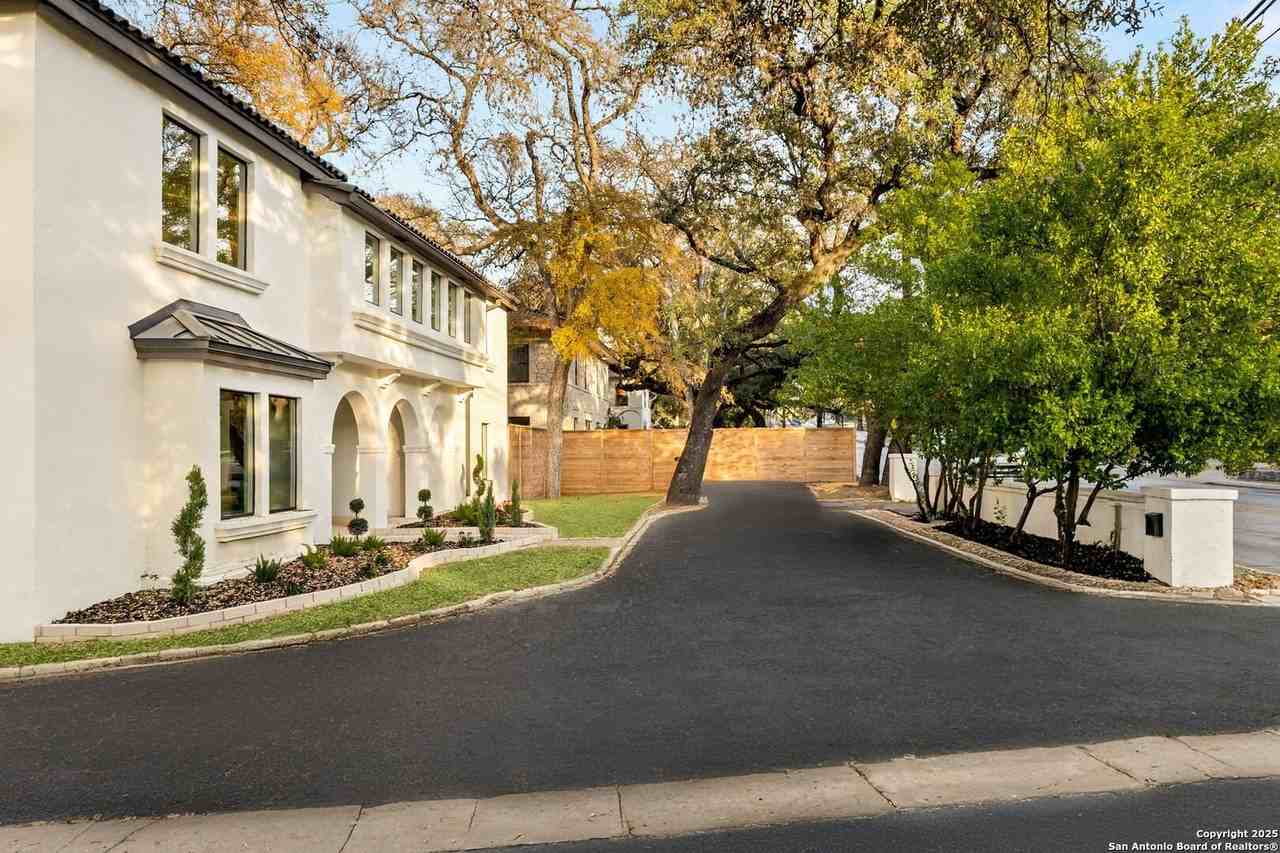 417 E Hildebrand Ave - Photo 4 of 33