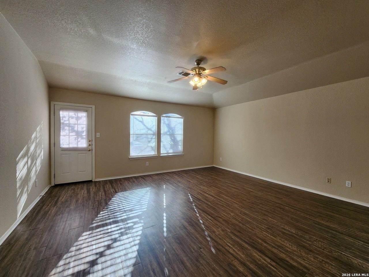 5402 Tomas Cir - Photo 6 of 11