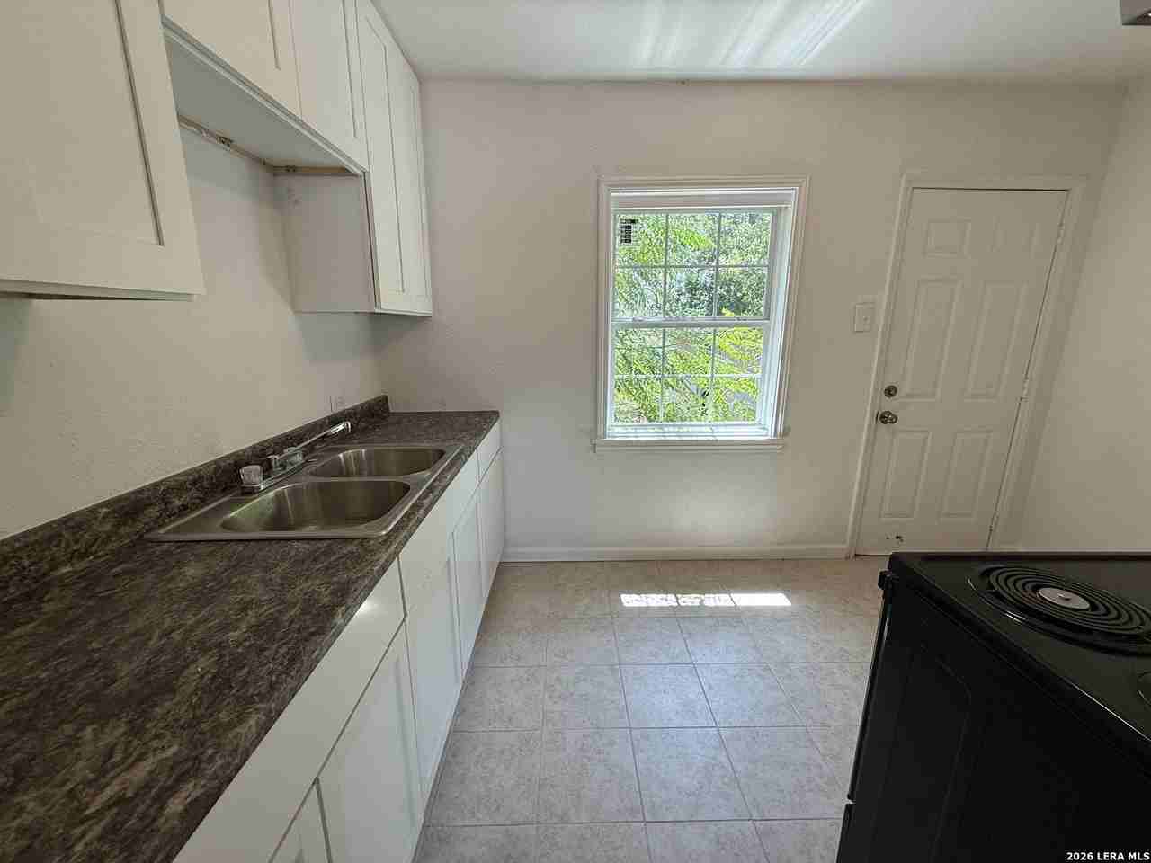 2234 Hays St - Photo 5 of 6