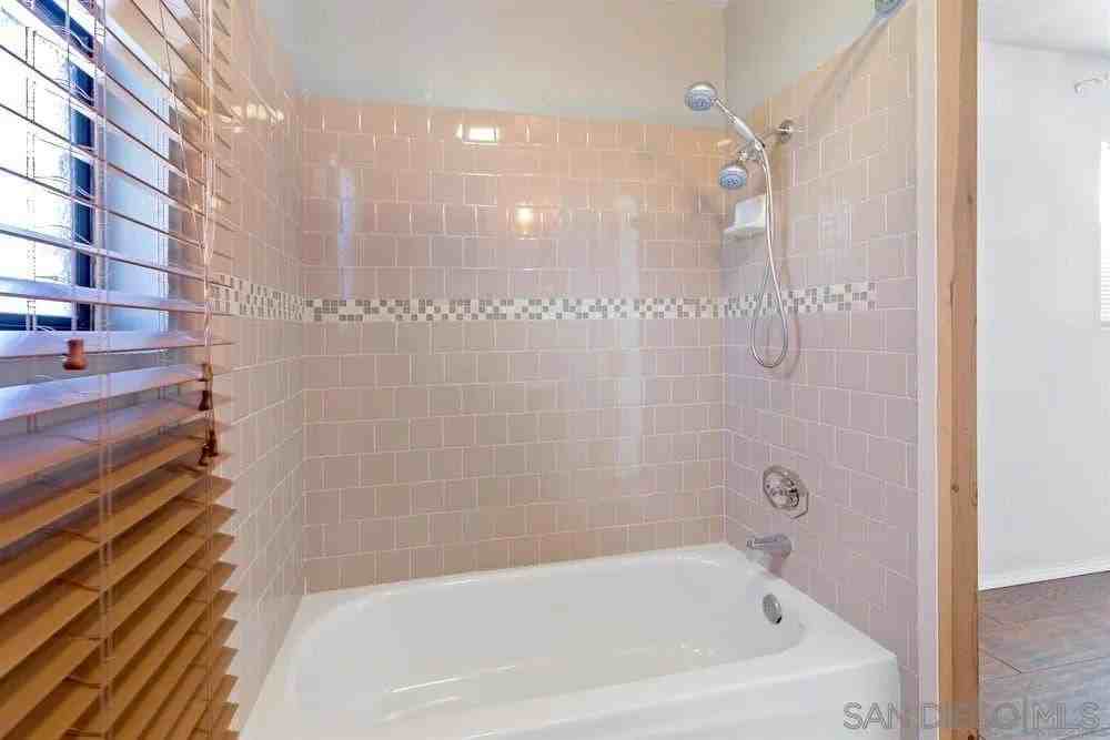 2621 L St - Photo 4 of 17