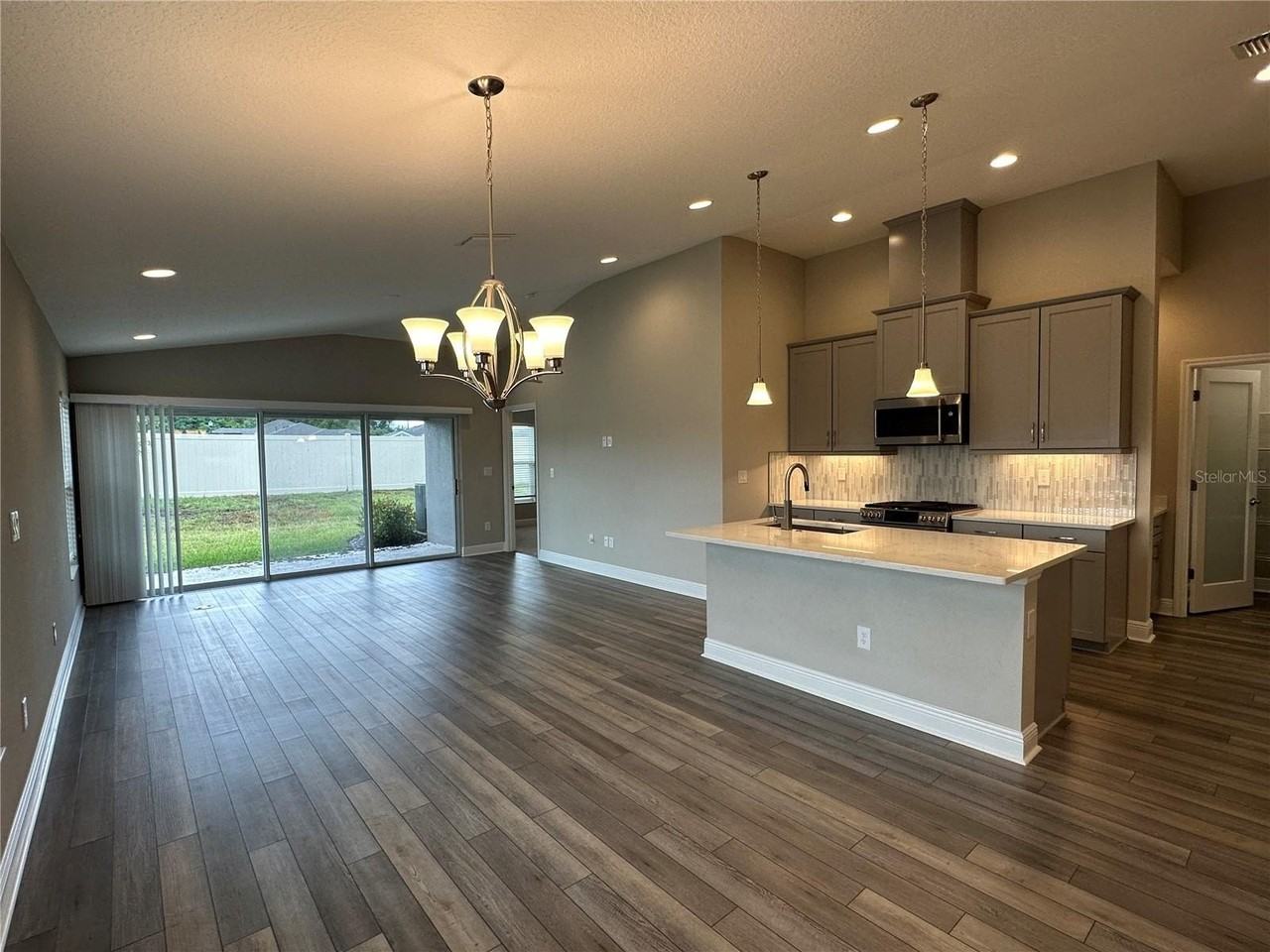 12569 Oak Hill Way - Photo 3 of 28