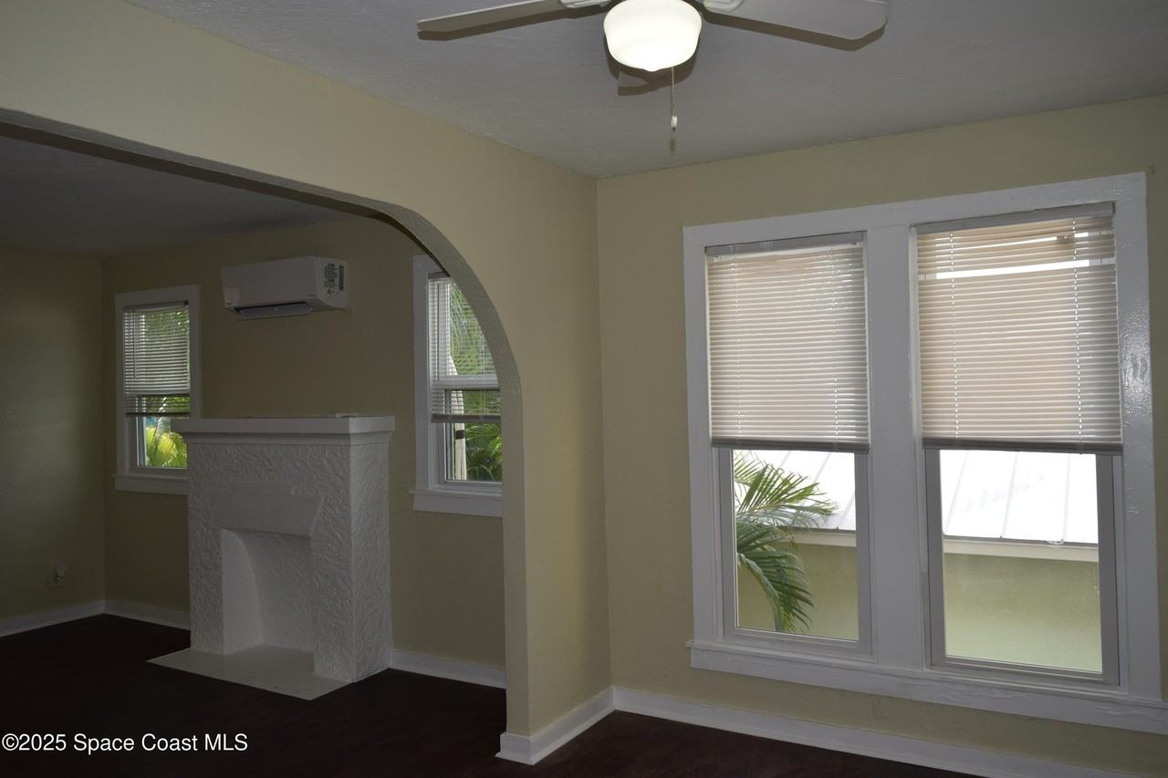 658 Young St Apt 4 - Photo 5 of 15