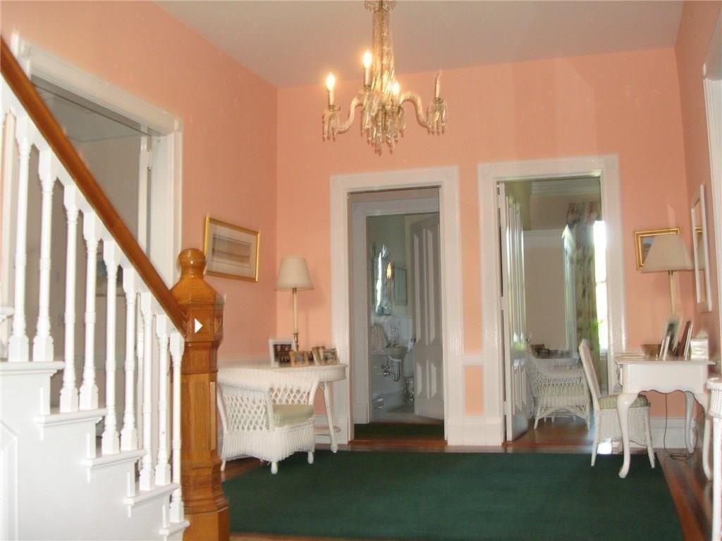 589 Bellevue Ave - Photo 4 of 21