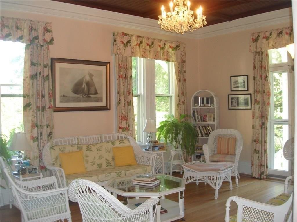 589 Bellevue Ave - Photo 6 of 21