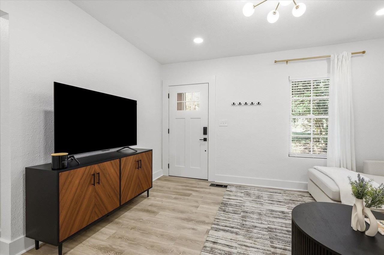 643 W 8th Ave - Photo 5 of 45