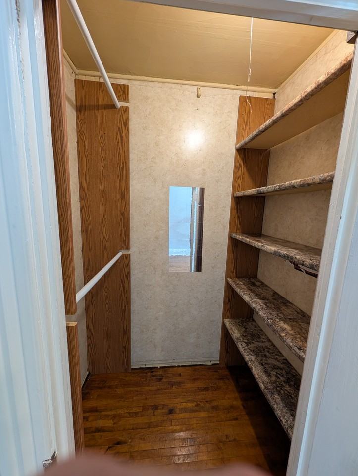 685 Burr St - Photo 3 of 10