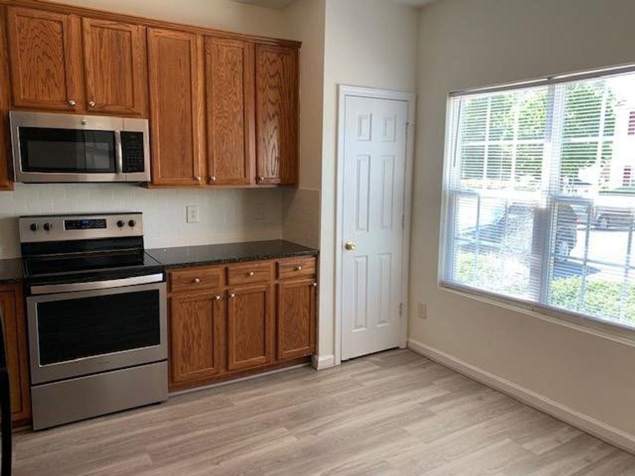 104 Graystar Rd - Photo 3 of 17