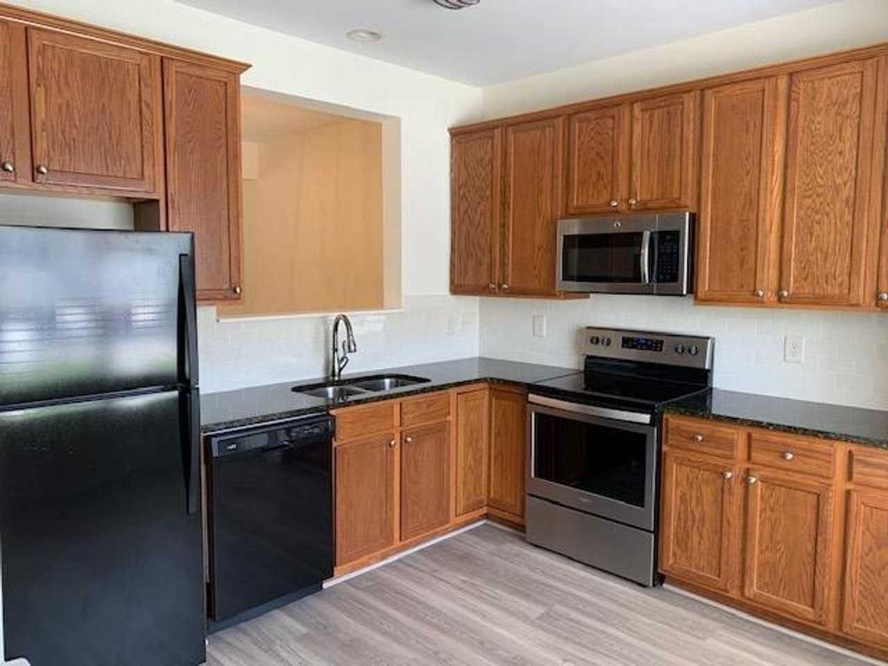 104 Graystar Rd - Photo 4 of 17