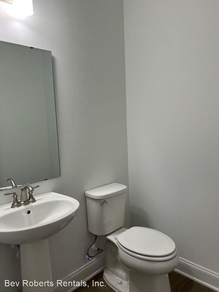 2104 Stegemann St - Photo 3 of 29