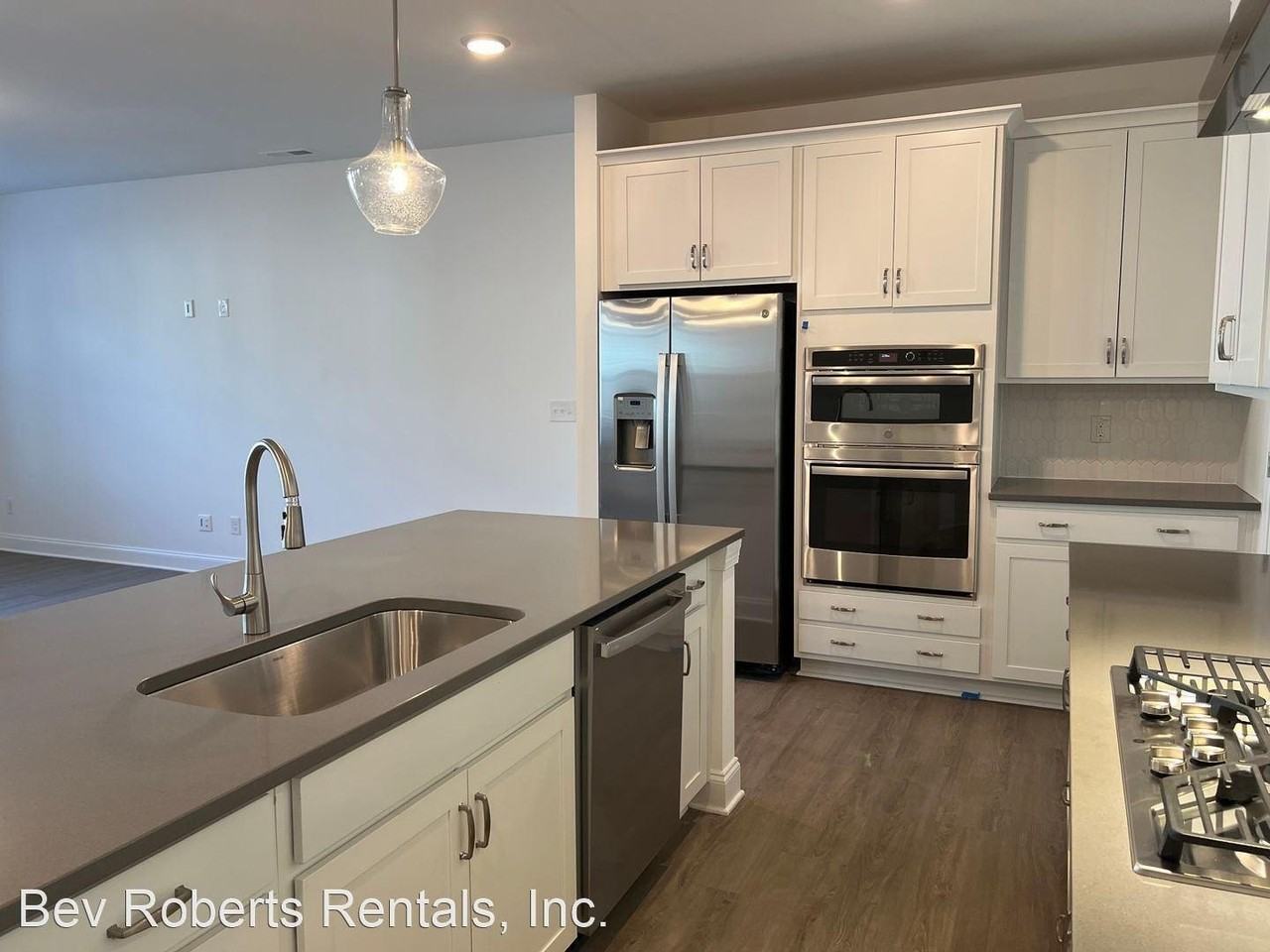 2104 Stegemann St - Photo 5 of 29