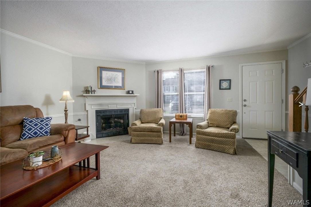 1032 Fairfax Dr - Photo 2 of 10