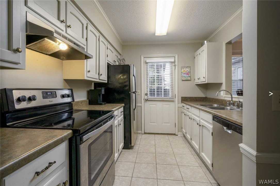 1032 Fairfax Dr - Photo 5 of 10