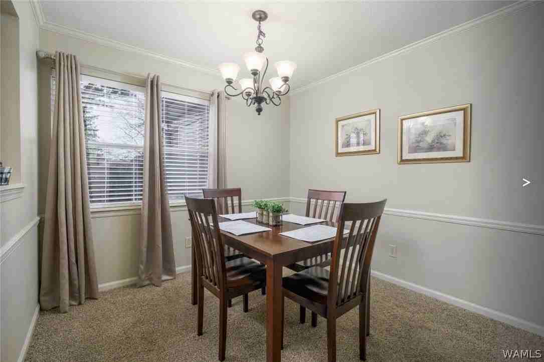 1032 Fairfax Dr - Photo 6 of 10