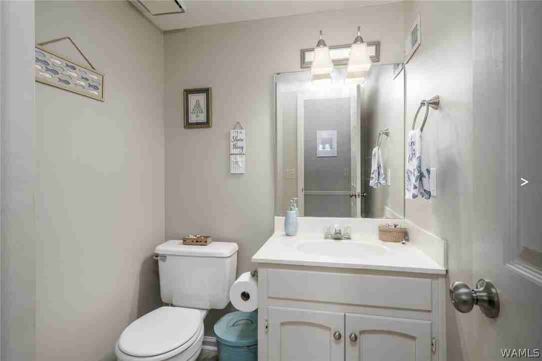 1032 Fairfax Dr - Photo 7 of 10