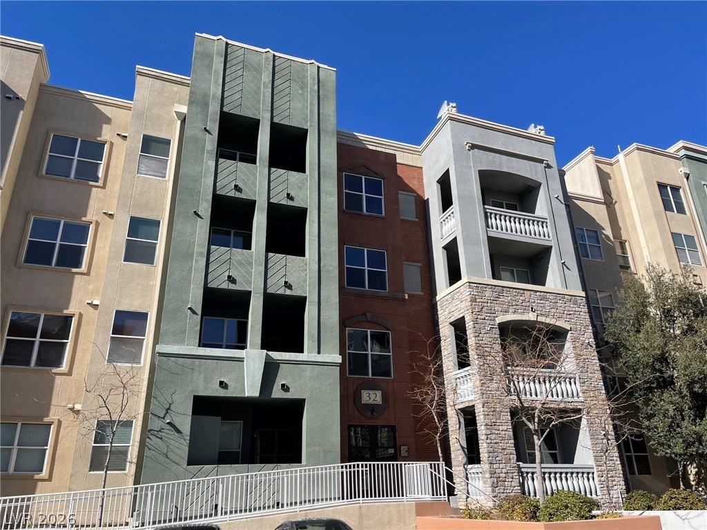 32 E Serene Ave