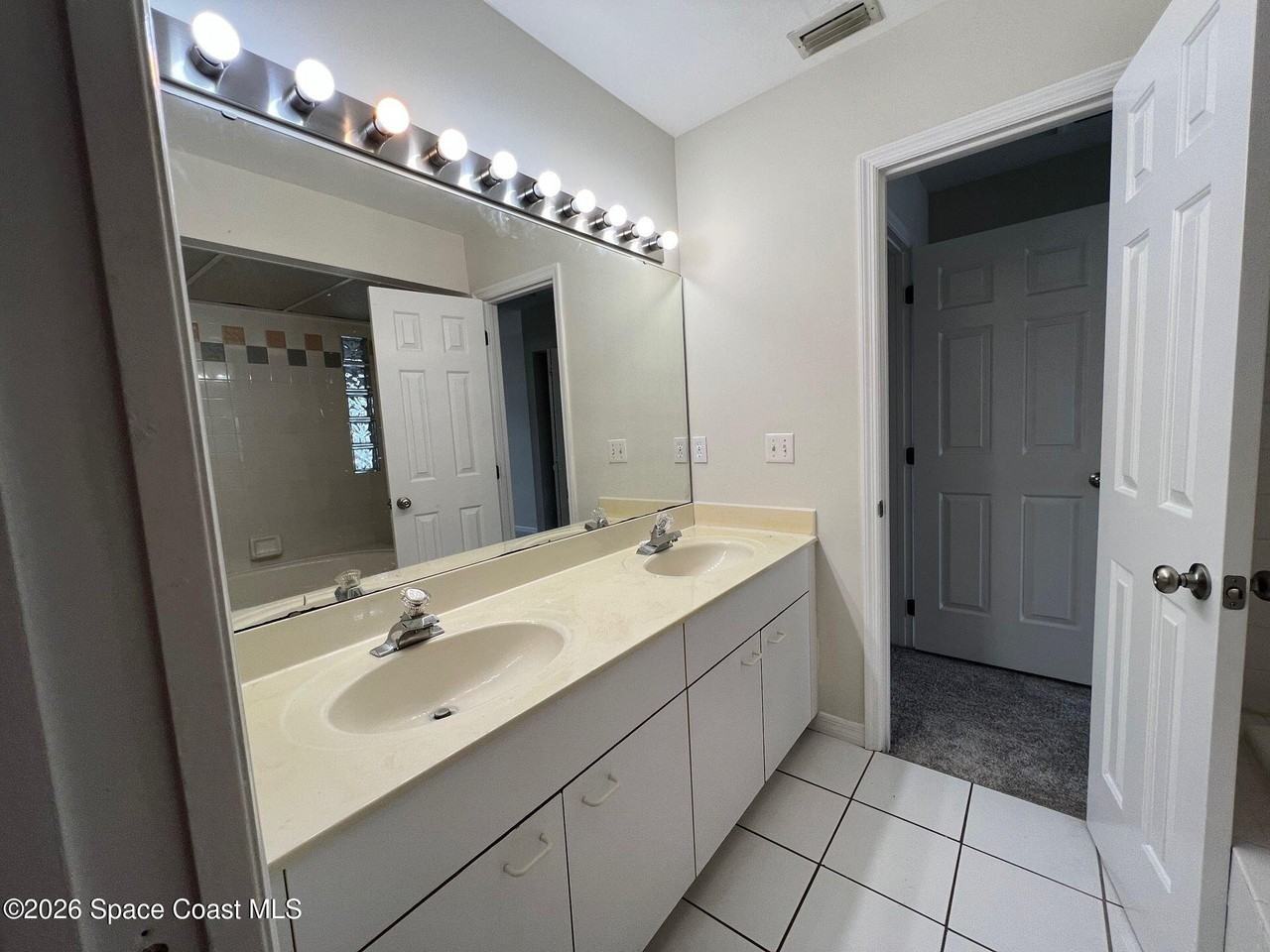 2990 S Fiske Blvd - Photo 6 of 15