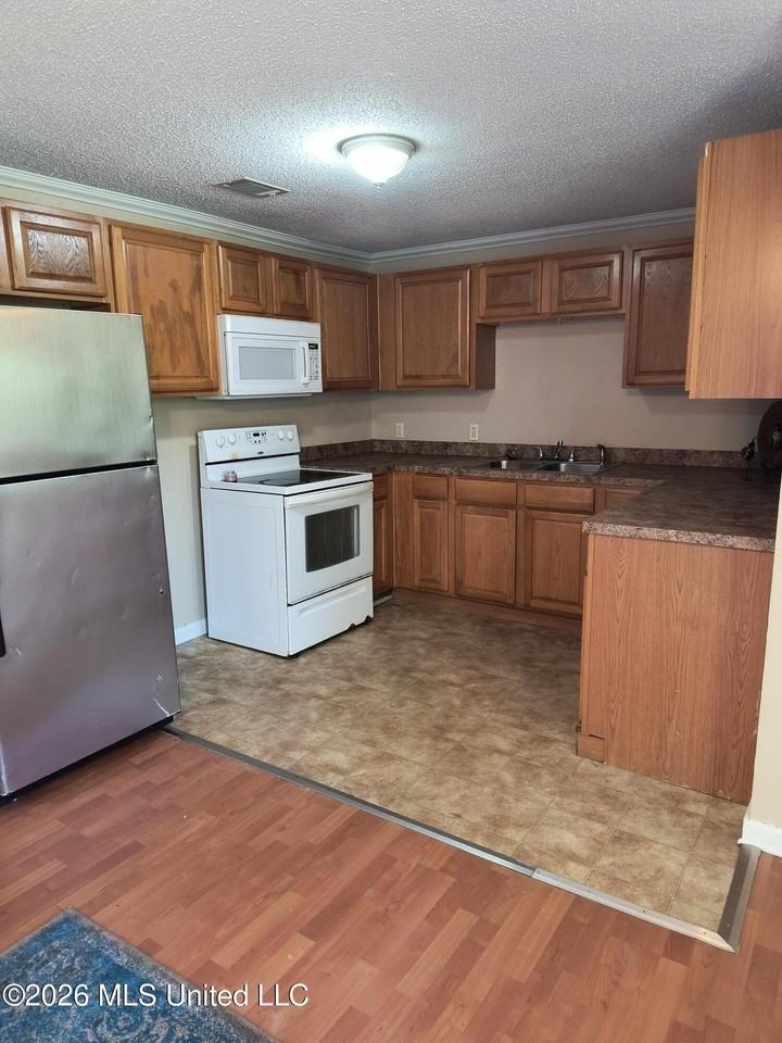 1956 E Pass Rd - Photo 6 of 12