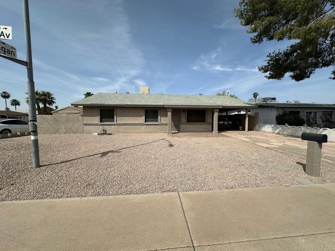 18202 N 33rd Ave - Photo 3 of 25