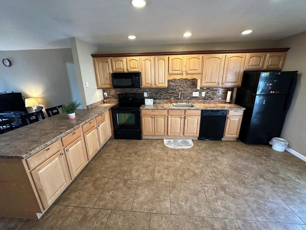 18202 N 33rd Ave - Photo 7 of 25