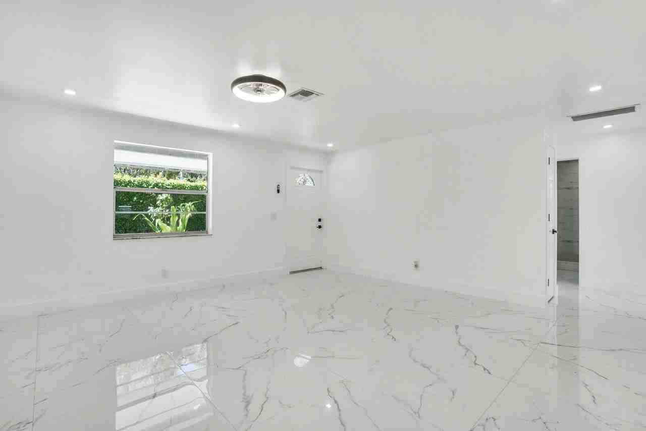 4098 Linda Ln - Photo 3 of 16