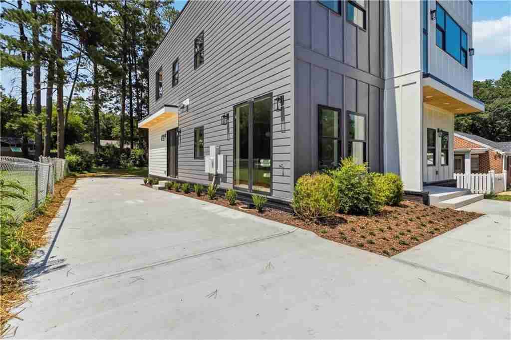 1554 Columbia Cir - Photo 4 of 50