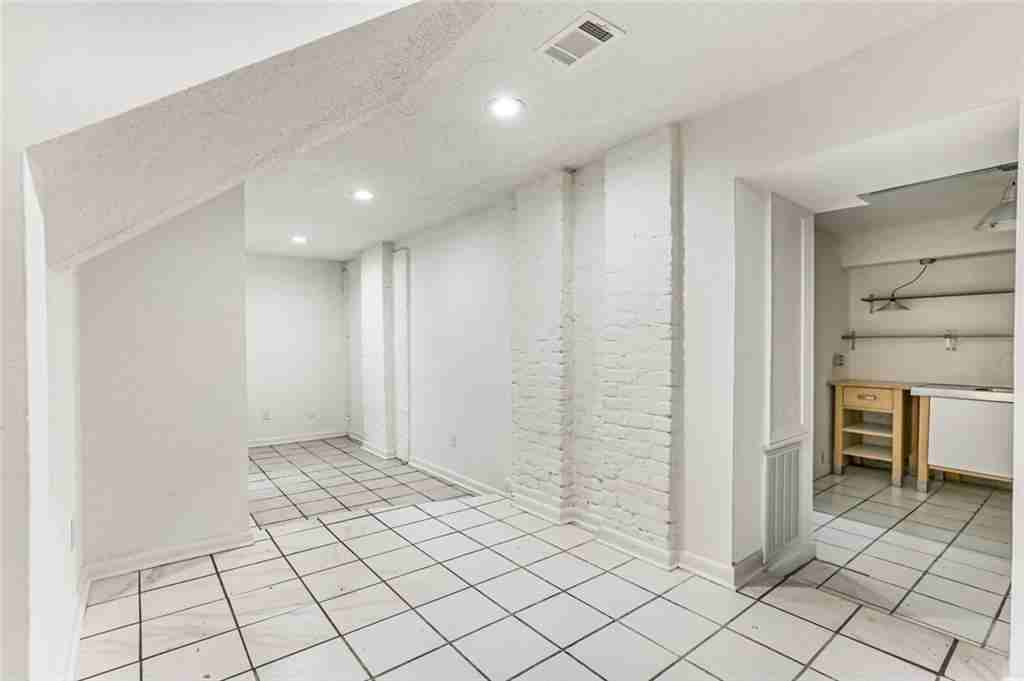 903 Octavia St - Photo 6 of 18