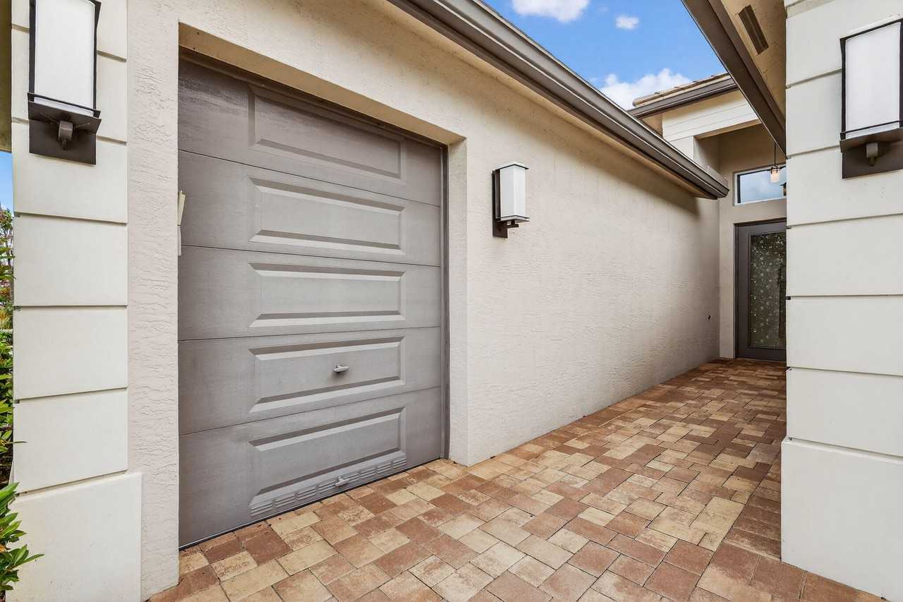 11765 Sw Poseidon Way - Photo 4 of 50