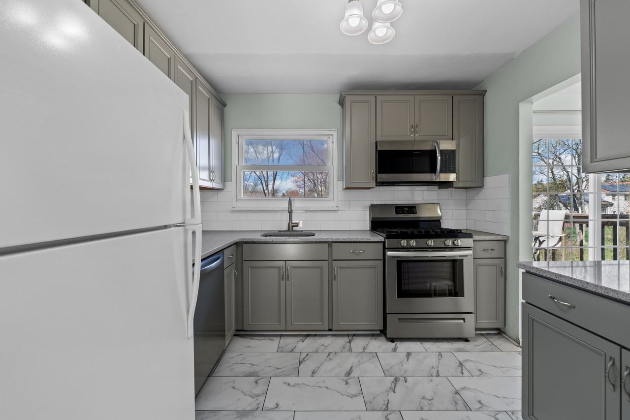 9 Deborah Dr #1 - Photo 3 of 18