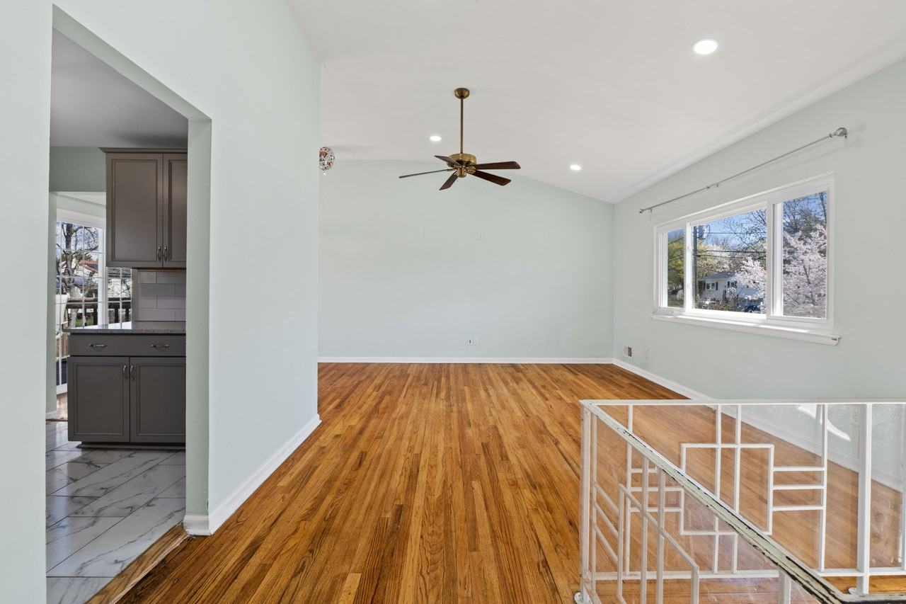 9 Deborah Dr #1 - Photo 5 of 18