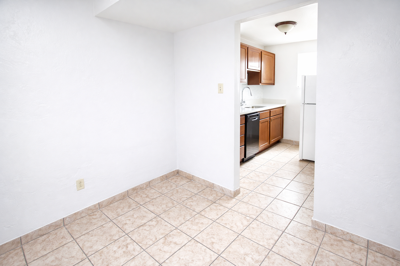 5527 ELLSWORTH AVENUEAPT 106 #106 - Photo 2 of 8