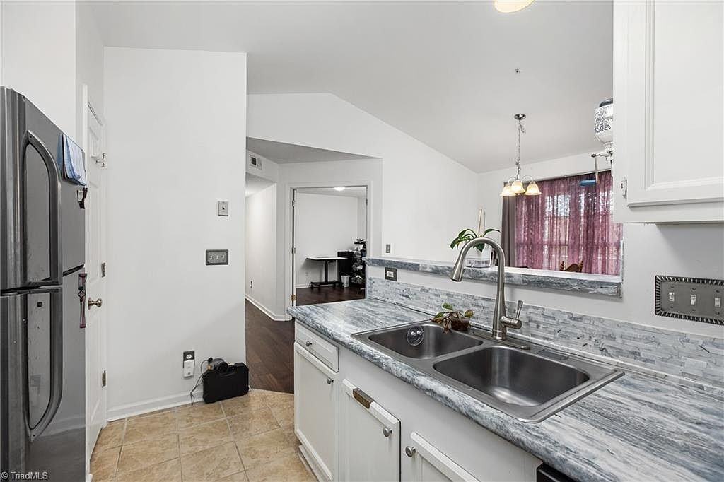 131 Rivertree Ln #1 - Photo 5 of 11