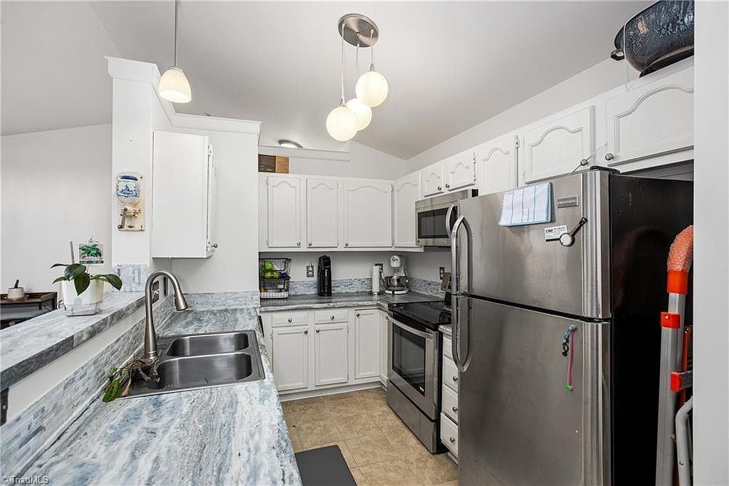 131 Rivertree Ln #1 - Photo 6 of 11