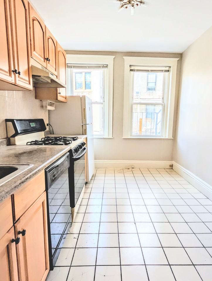 Kinross Rd #5 - Photo 4 of 11