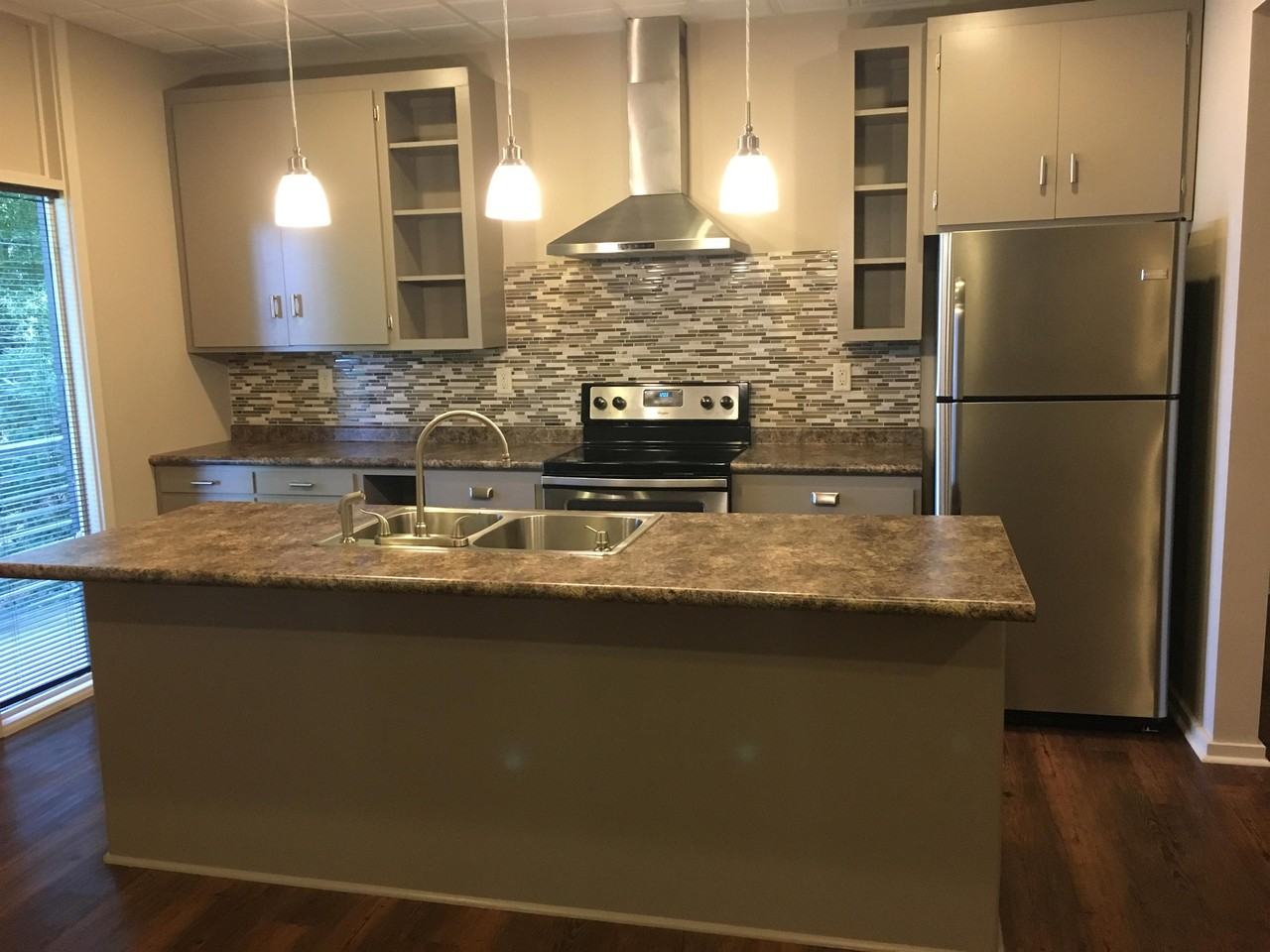 101 Riverside Dr #1 - Photo 3 of 11