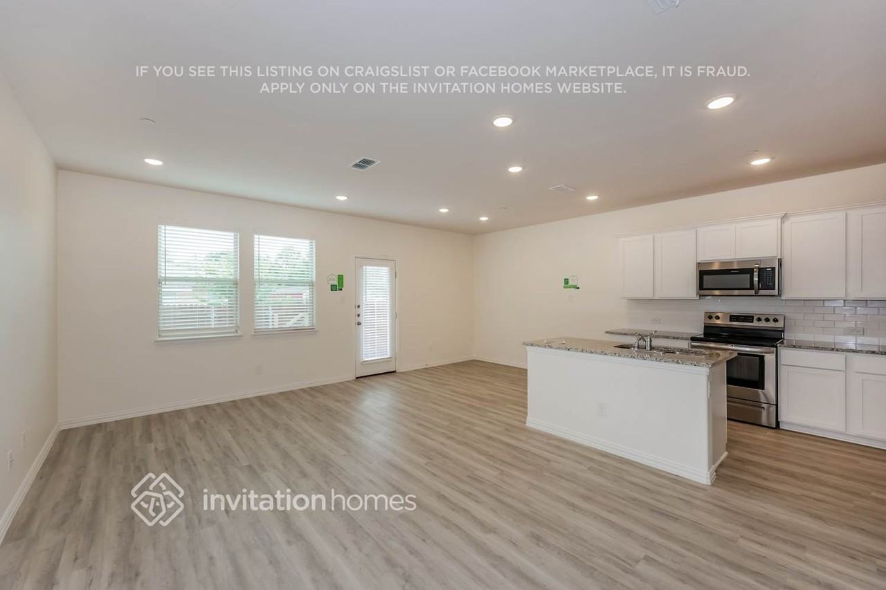 6454 Blue Trl - Photo 3 of 31