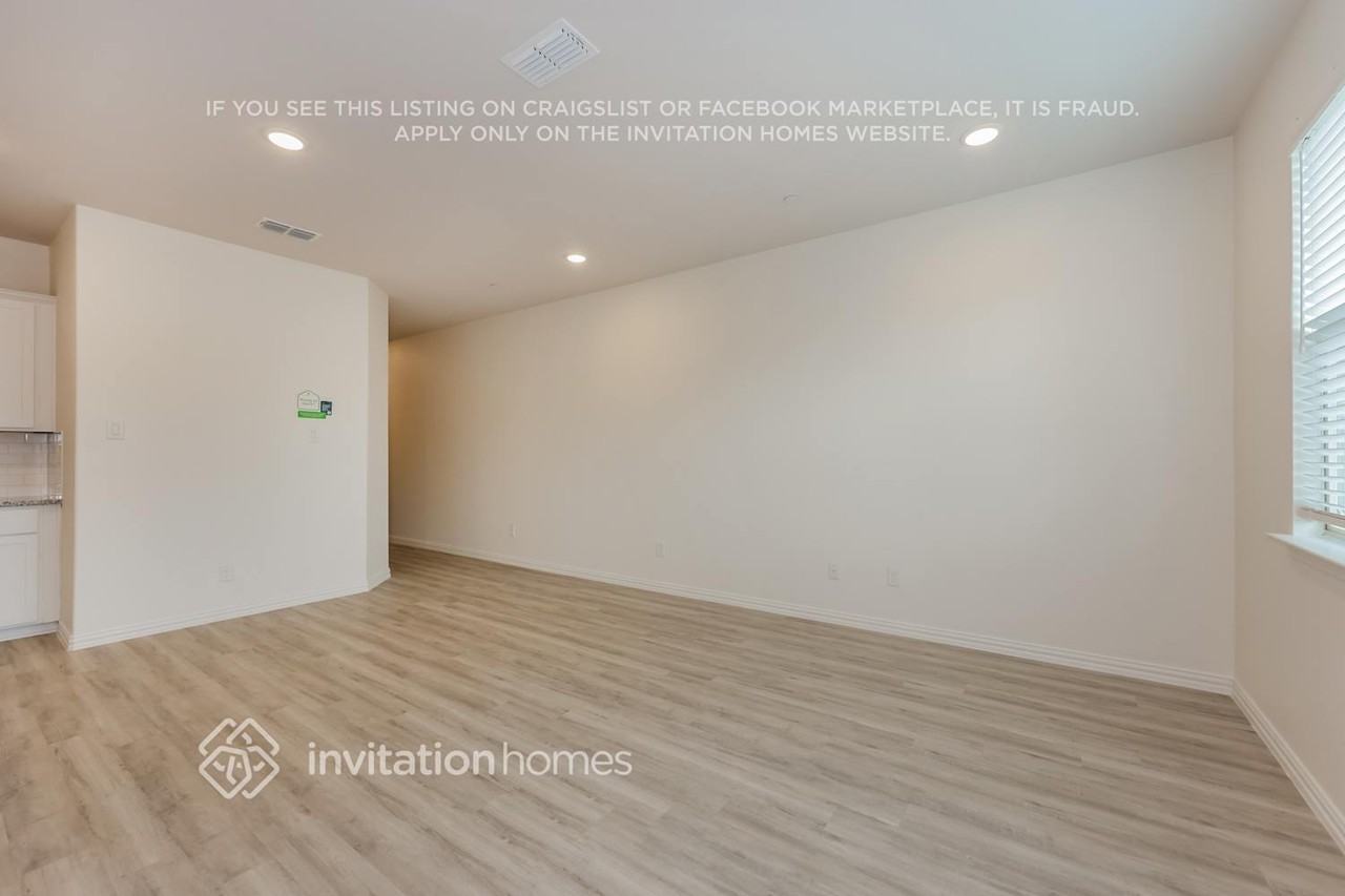 6454 Blue Trl - Photo 7 of 31