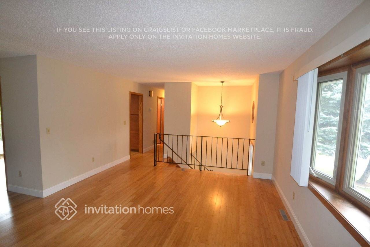 7897 Kingsview Ln N - Photo 2 of 16