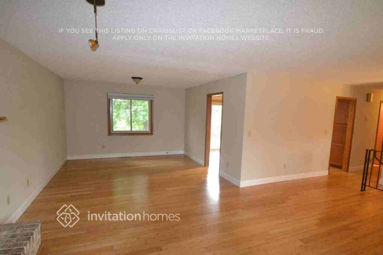 7897 Kingsview Ln N - Photo 4 of 16