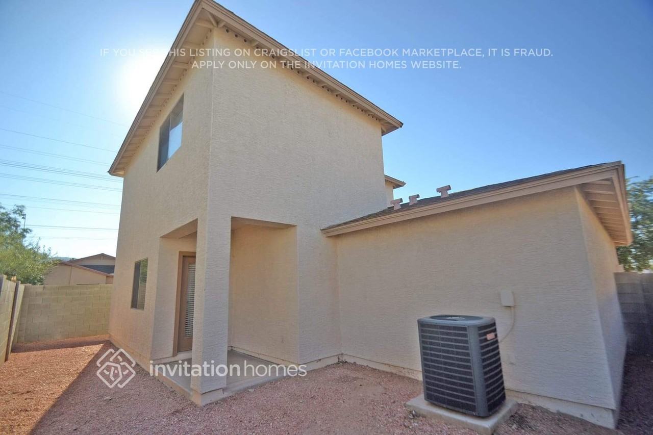 7213 S 8th St - Photo 4 of 5